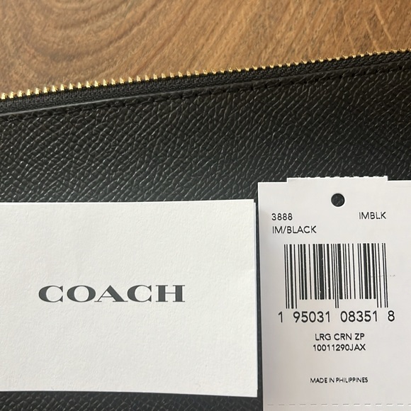 COACH Large Wristlet (FINAL SALE) - Picture 4 of 4